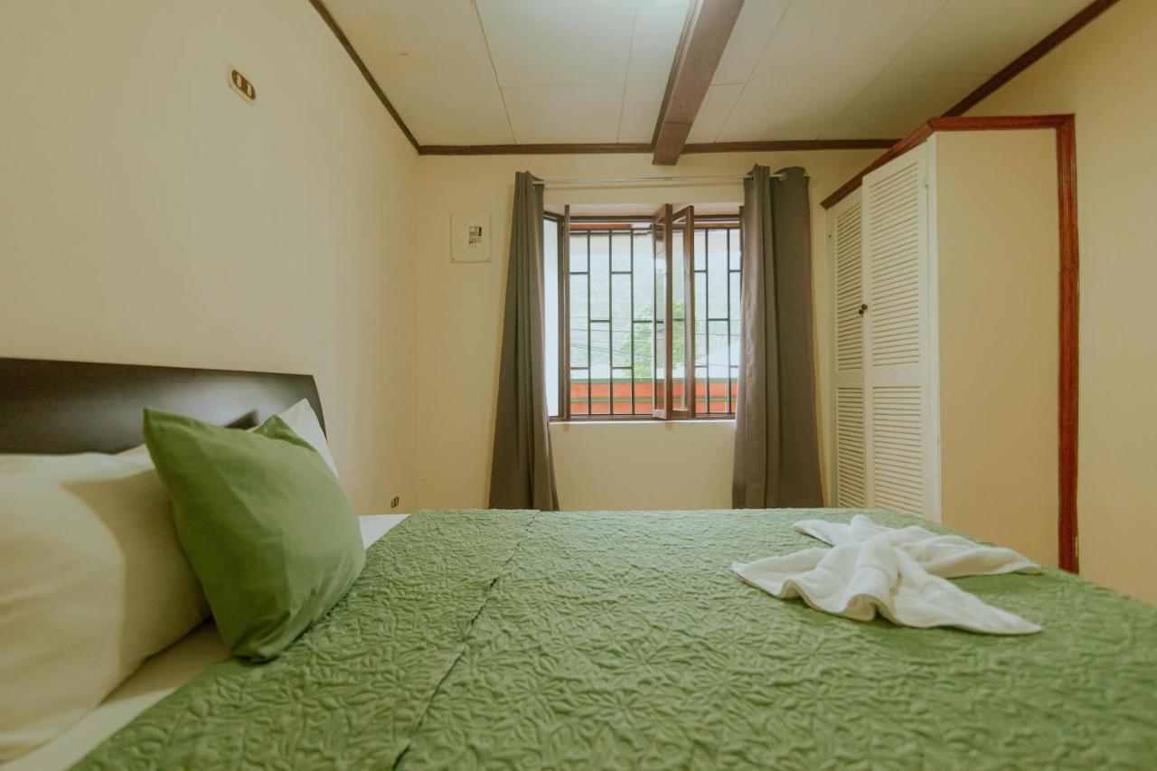 Quepos Inn ภายนอก รูปภาพ