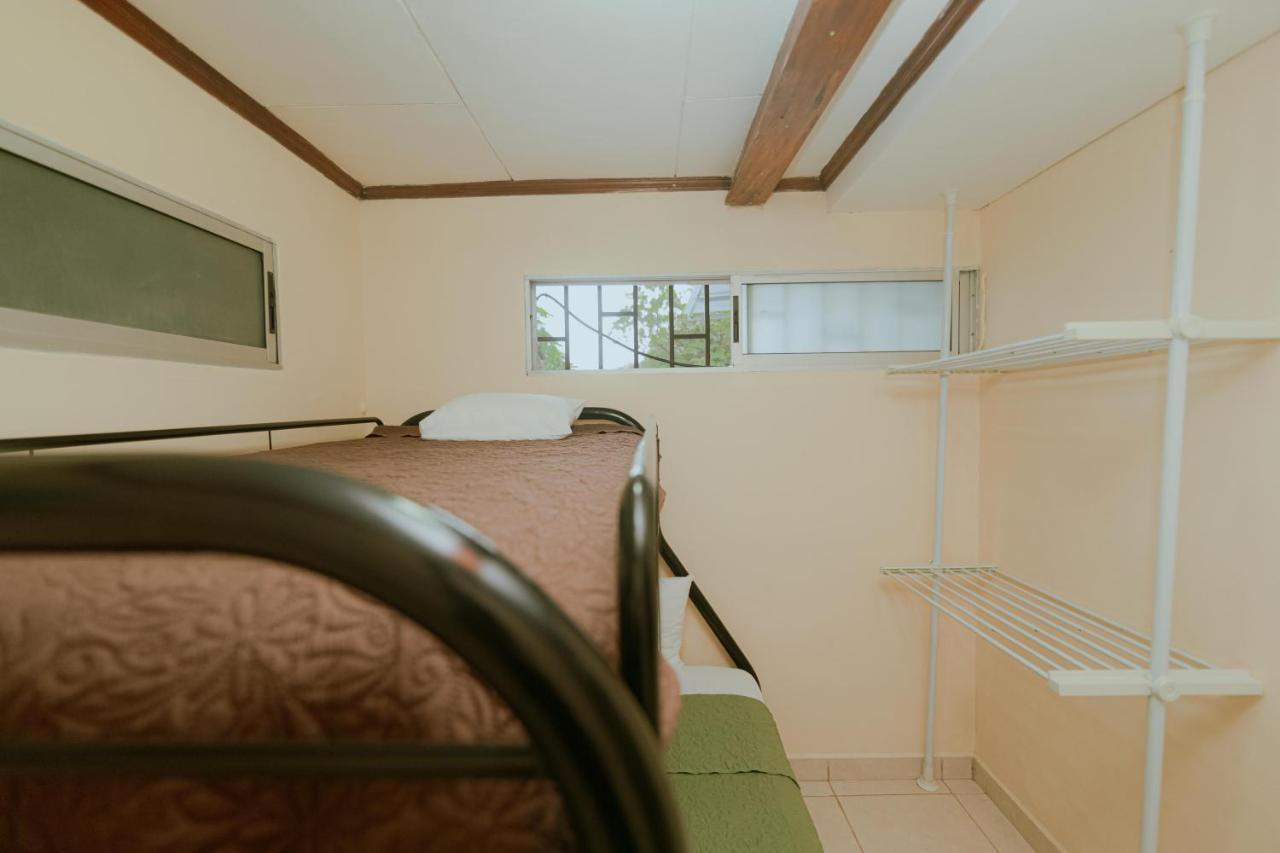 Quepos Inn ภายนอก รูปภาพ